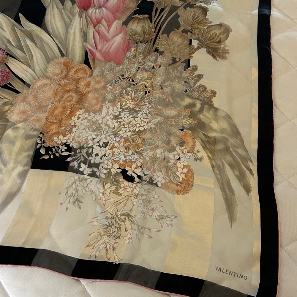 Vintage Valentino Scarf - Picture 5 of 13